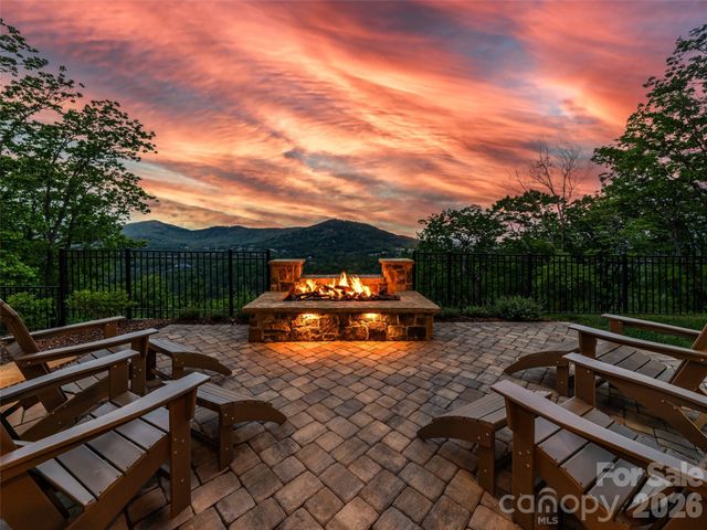 32 Featherstone Trail, Arden, NC 28704