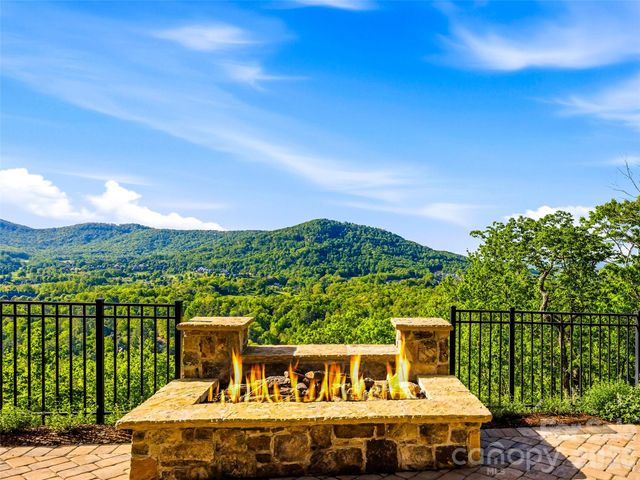 32 Featherstone Trail, Arden, NC 28704