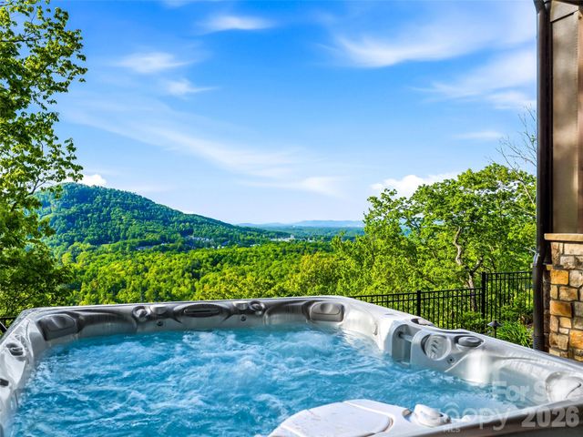 32 Featherstone Trail, Arden, NC 28704
