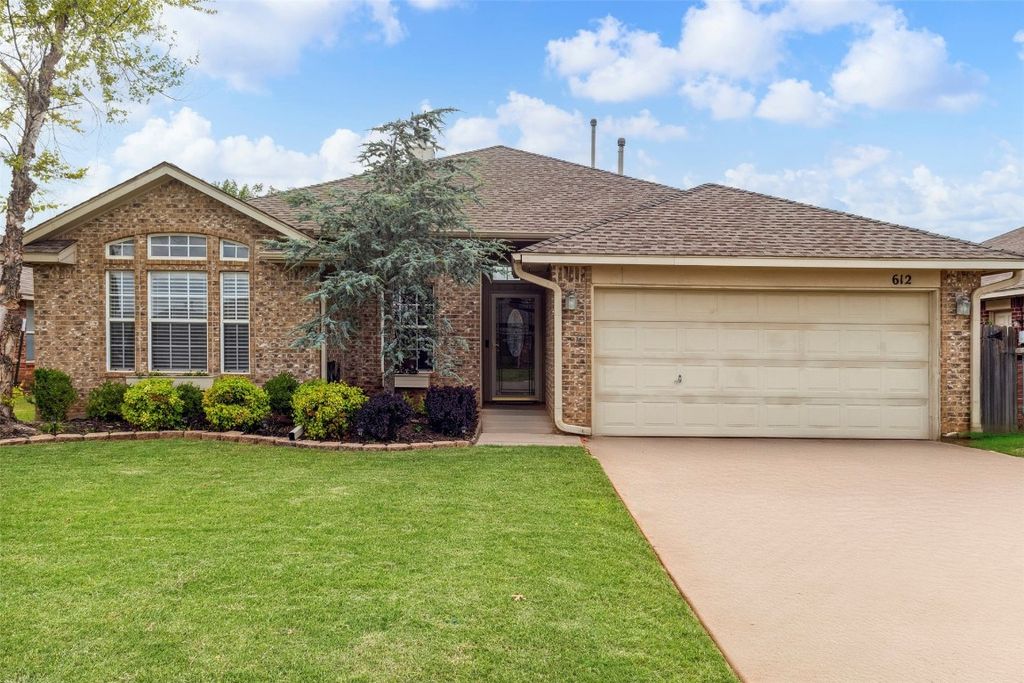 612 Eastview Drive, Yukon, OK 73099