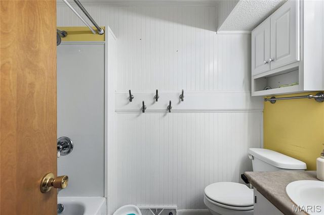 1923 Donna Circle, Lebanon, MO 65536