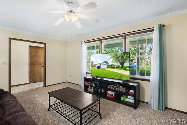 1923 Donna Circle, Lebanon, MO 65536