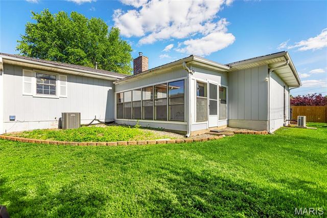 1923 Donna Circle, Lebanon, MO 65536