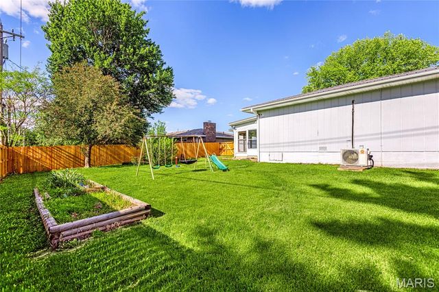 1923 Donna Circle, Lebanon, MO 65536