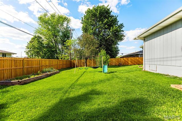 1923 Donna Circle, Lebanon, MO 65536