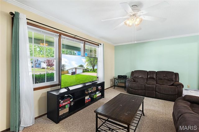 1923 Donna Circle, Lebanon, MO 65536