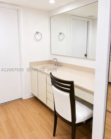 9735 NW 52nd St 305, Doral, FL 33178