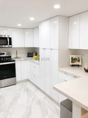 9735 NW 52nd St 305, Doral, FL 33178