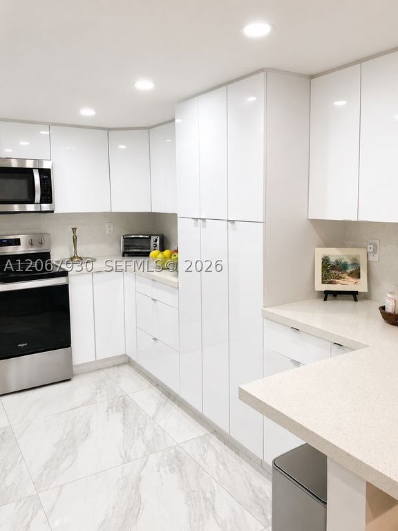 9735 NW 52nd St 305, Doral, FL 33178