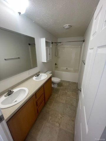 19905 Seminole, Redford, MI 48240