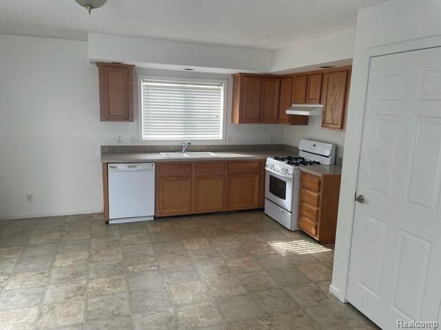19905 Seminole, Redford, MI 48240