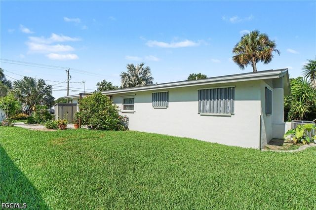 1564 Ixora DR, North Fort Myers, FL 33917