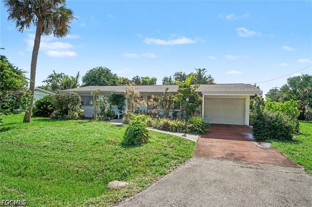 1564 Ixora DR, North Fort Myers, FL 33917