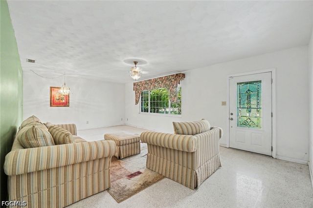 1564 Ixora DR, North Fort Myers, FL 33917