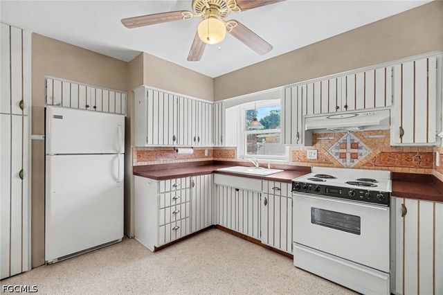 1564 Ixora DR, North Fort Myers, FL 33917
