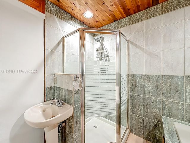 4210 Kent Ave, Lake Worth, FL 33461