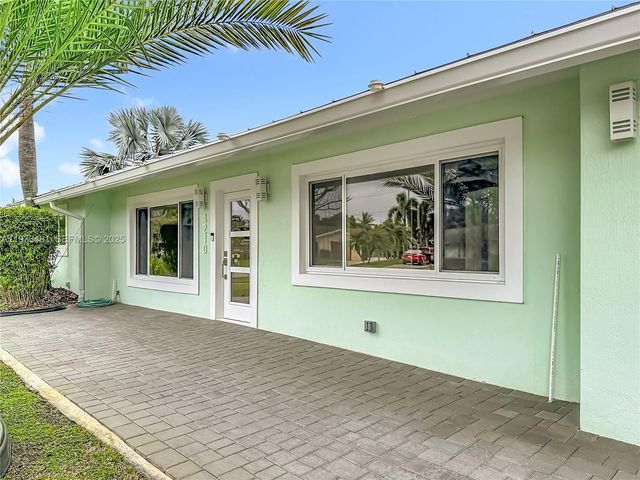 4210 Kent Ave, Lake Worth, FL 33461