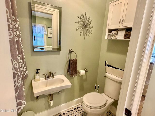 1501 Baker Avenue, Niskayuna, NY 12309