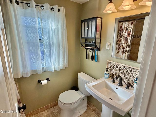 1501 Baker Avenue, Niskayuna, NY 12309