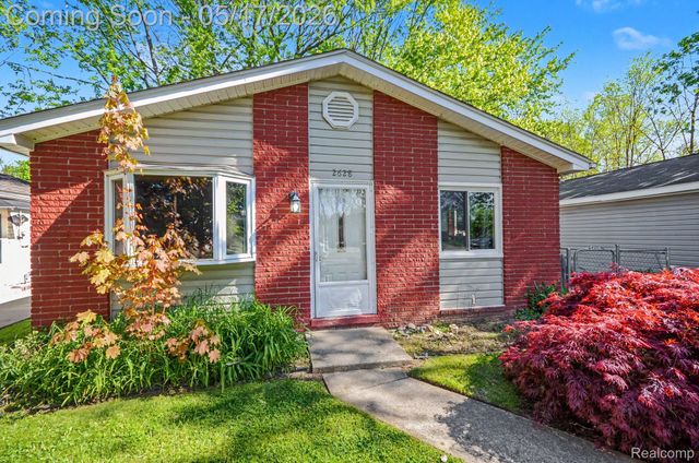 2628 Sinclair Avenue, Waterford Charter Township, MI 48328