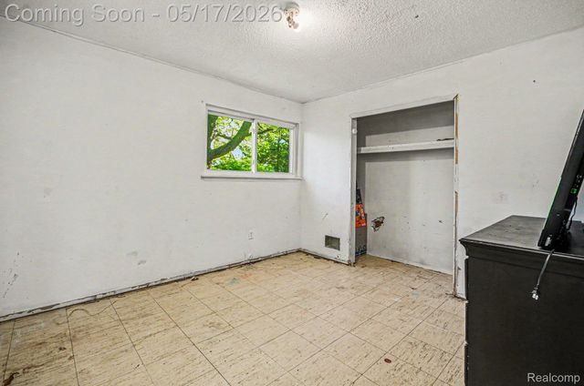 2628 Sinclair Avenue, Waterford Charter Township, MI 48328