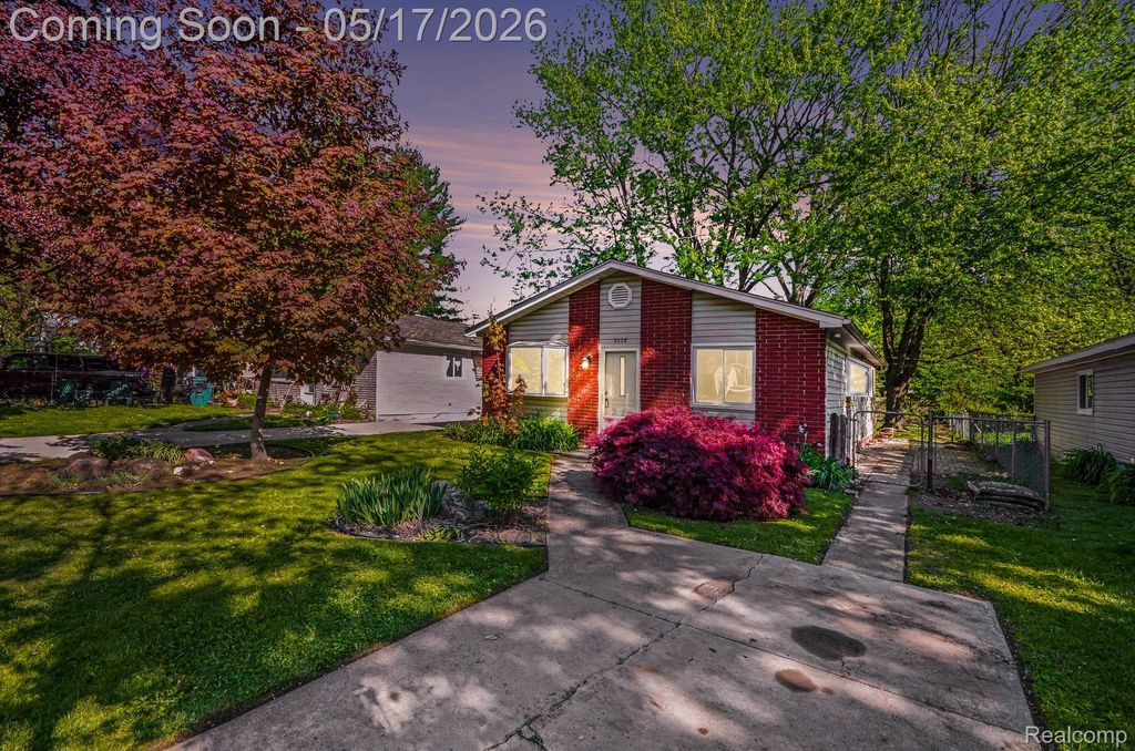 2628 Sinclair Avenue, Waterford Charter Township, MI 48328