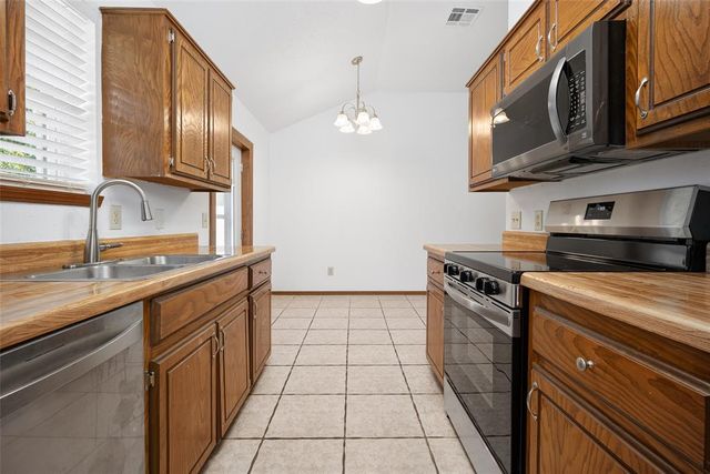 222 W Maple Branch Way, Mustang, OK 73064