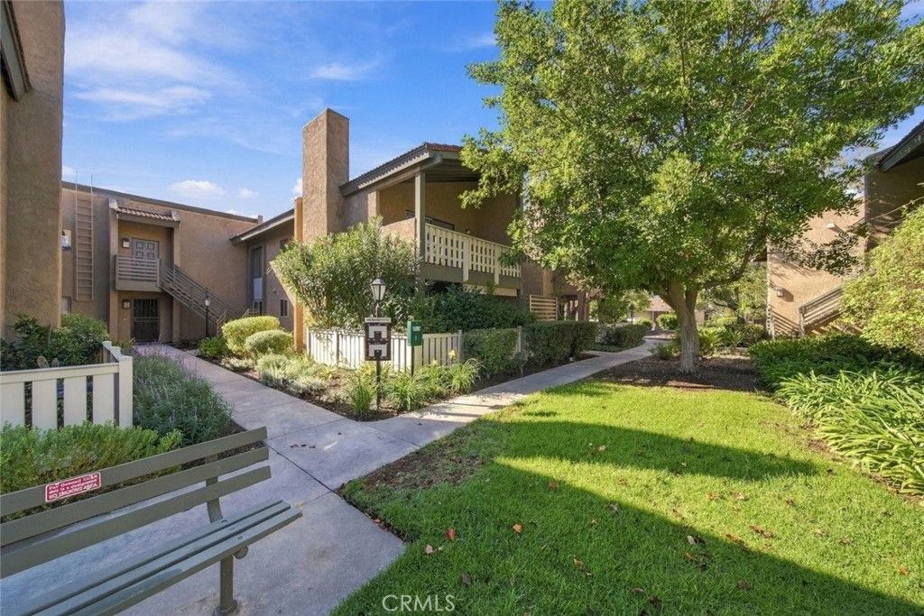 751 Birchpark Circle 201, Thousand Oaks, CA 91360 — photo 2