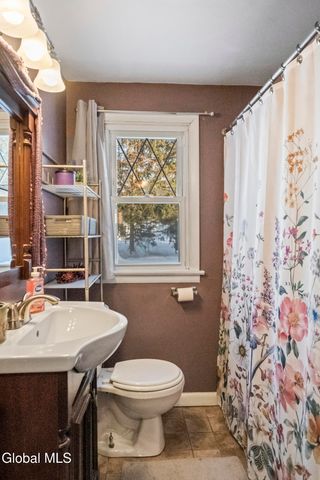 2 Hillside Drive, North Greenbush, NY 12198