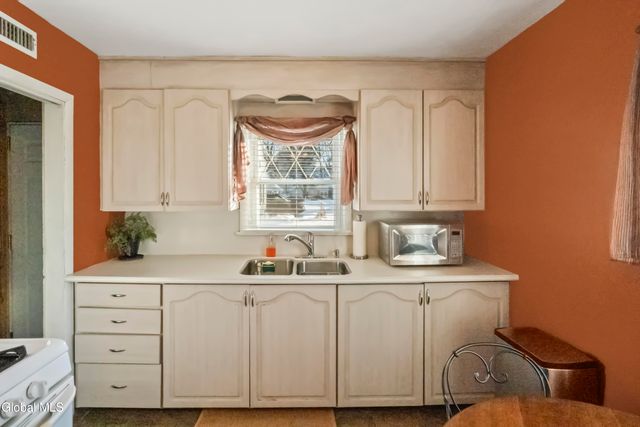 2 Hillside Drive, North Greenbush, NY 12198