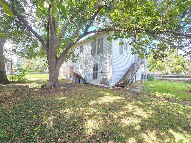 2500 Avenue H, Bay City, TX 77414