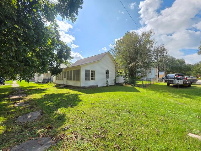 2500 Avenue H, Bay City, TX 77414