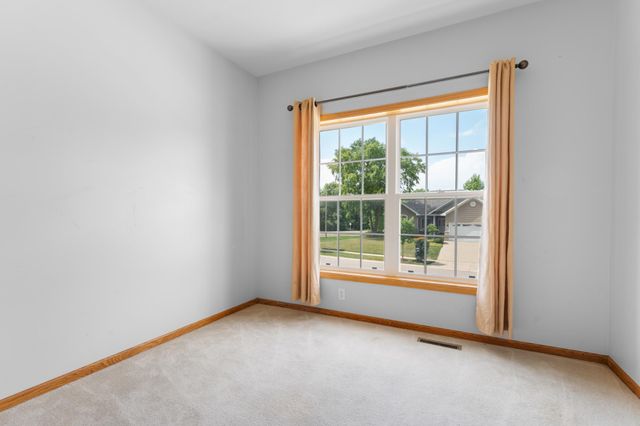 1016 Southern Woods Place SW, Rochester, MN 55902