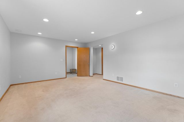 1016 Southern Woods Place SW, Rochester, MN 55902