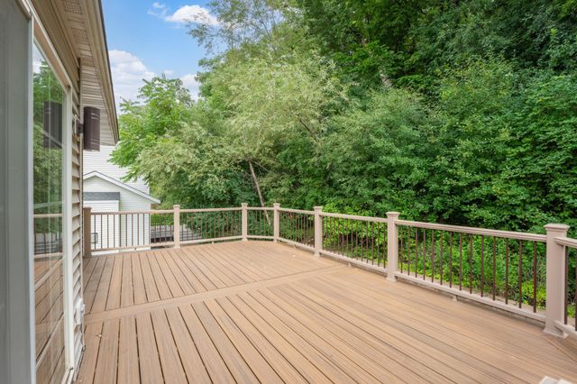 1016 Southern Woods Place SW, Rochester, MN 55902