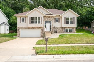1016 Southern Woods Place SW, Rochester, MN 55902