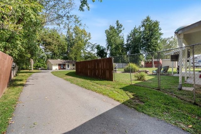 903 Water Tower Road, Bentonville, AR 72712