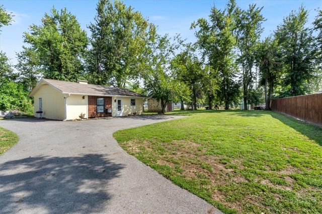 903 Water Tower Road, Bentonville, AR 72712