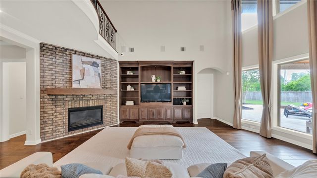 6102 Logan Creek Lane, Sugar Land, TX 77479