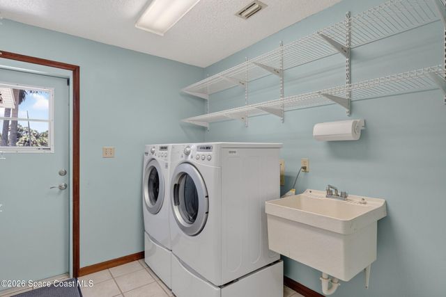 898 Havelock Avenue SW, Palm Bay, FL 32908
