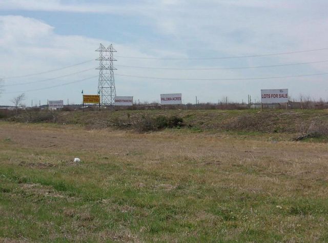 1080 S Paloma Drive, Rosharon, TX 77583