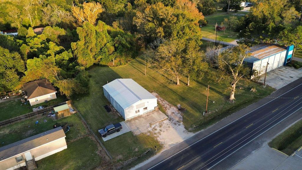403 S Winfree Street, Dayton, TX 77535