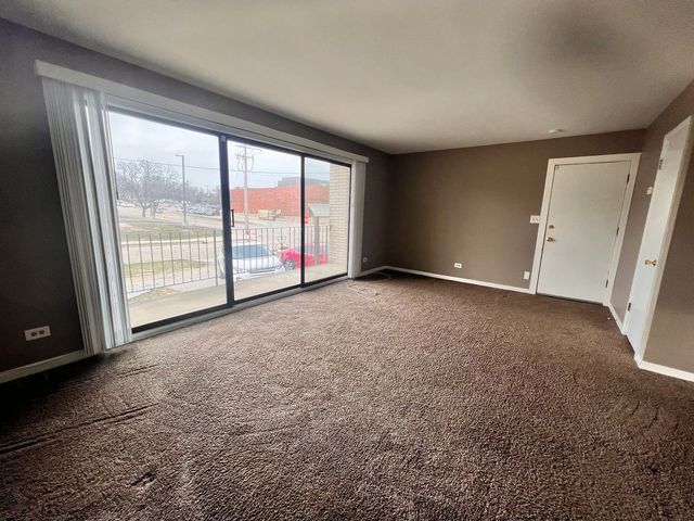 16W611 56th Street 1, Clarendon Hills, IL 60514