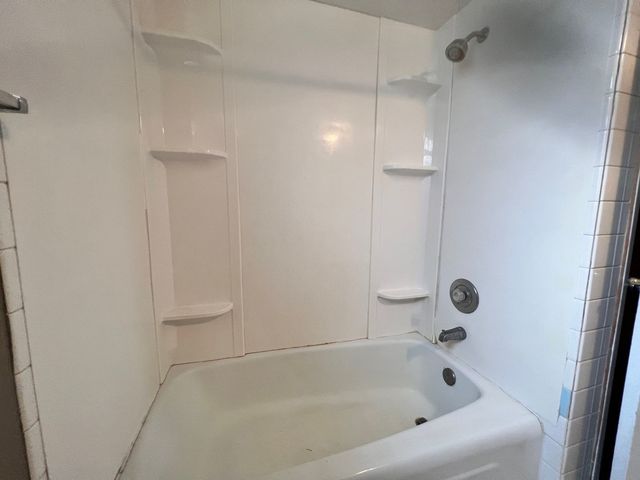 16W611 56th Street 1, Clarendon Hills, IL 60514