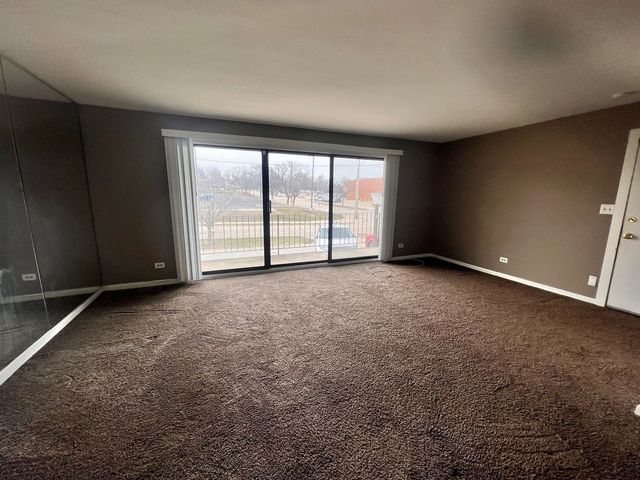 16W611 56th Street 1, Clarendon Hills, IL 60514