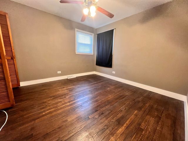 16W611 56th Street 1, Clarendon Hills, IL 60514