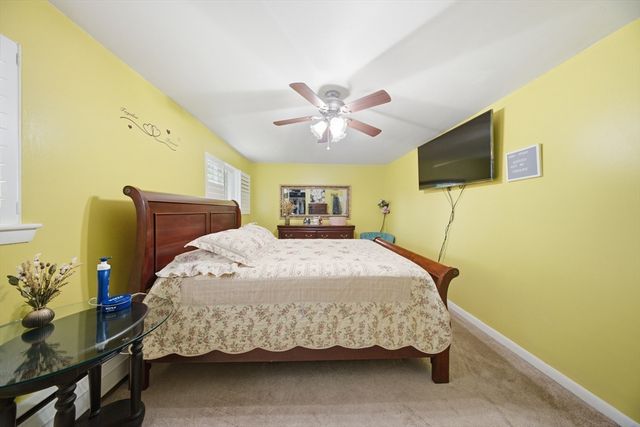 18 Wilson Dr 18, Framingham, MA 01702