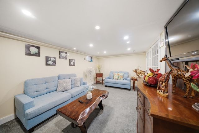 18 Wilson Dr 18, Framingham, MA 01702