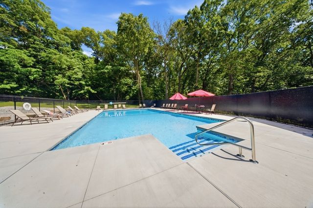 18 Wilson Dr 18, Framingham, MA 01702