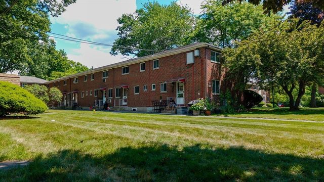 18 Wilson Dr 18, Framingham, MA 01702